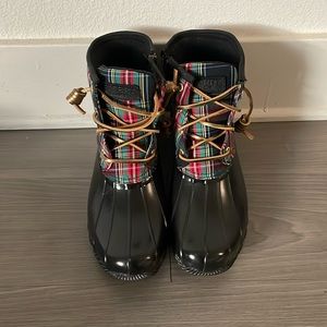 NIB SPERRY SALTWATER PLAID DUCK BOOTS
